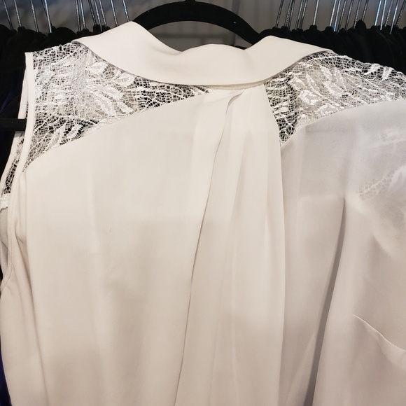 Covington sleeve blouse with lace detailing - Picture 2 of 2